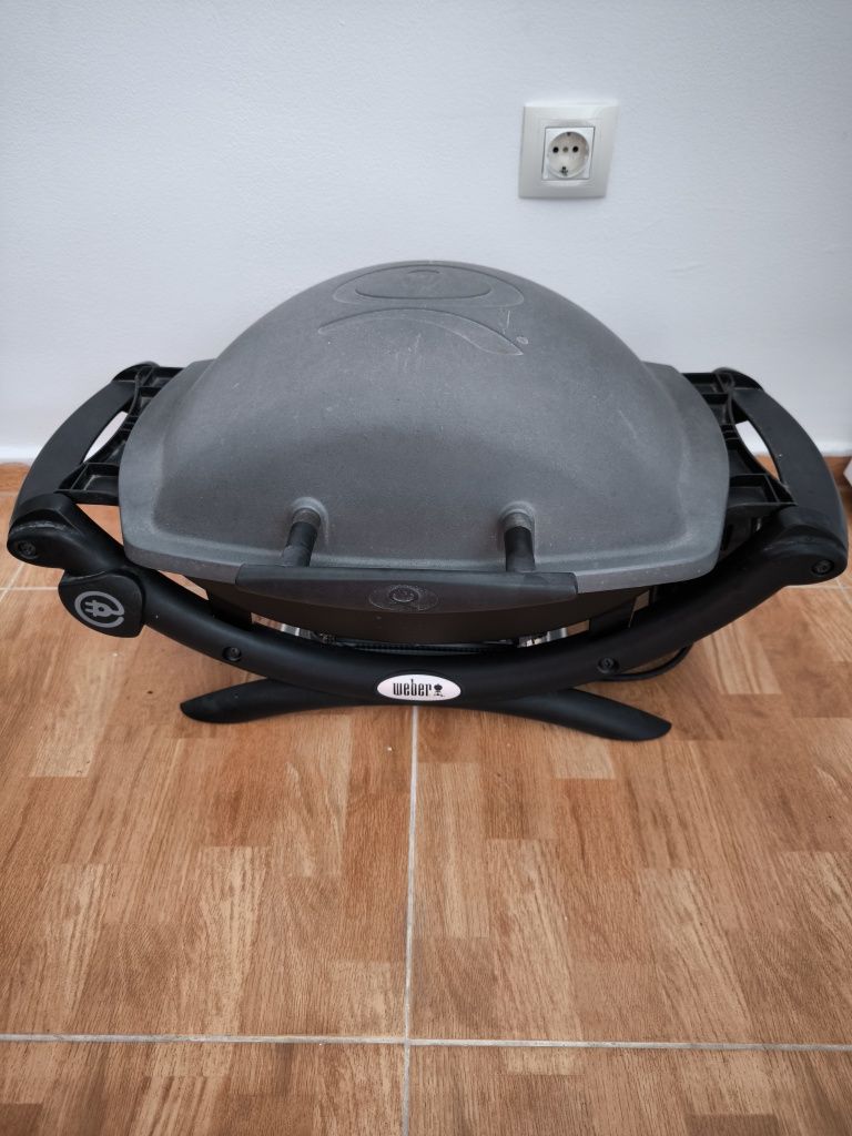 Barbecue Eléctrico Weber Q1400  com Mesa de Apoio e Capa Impermeável