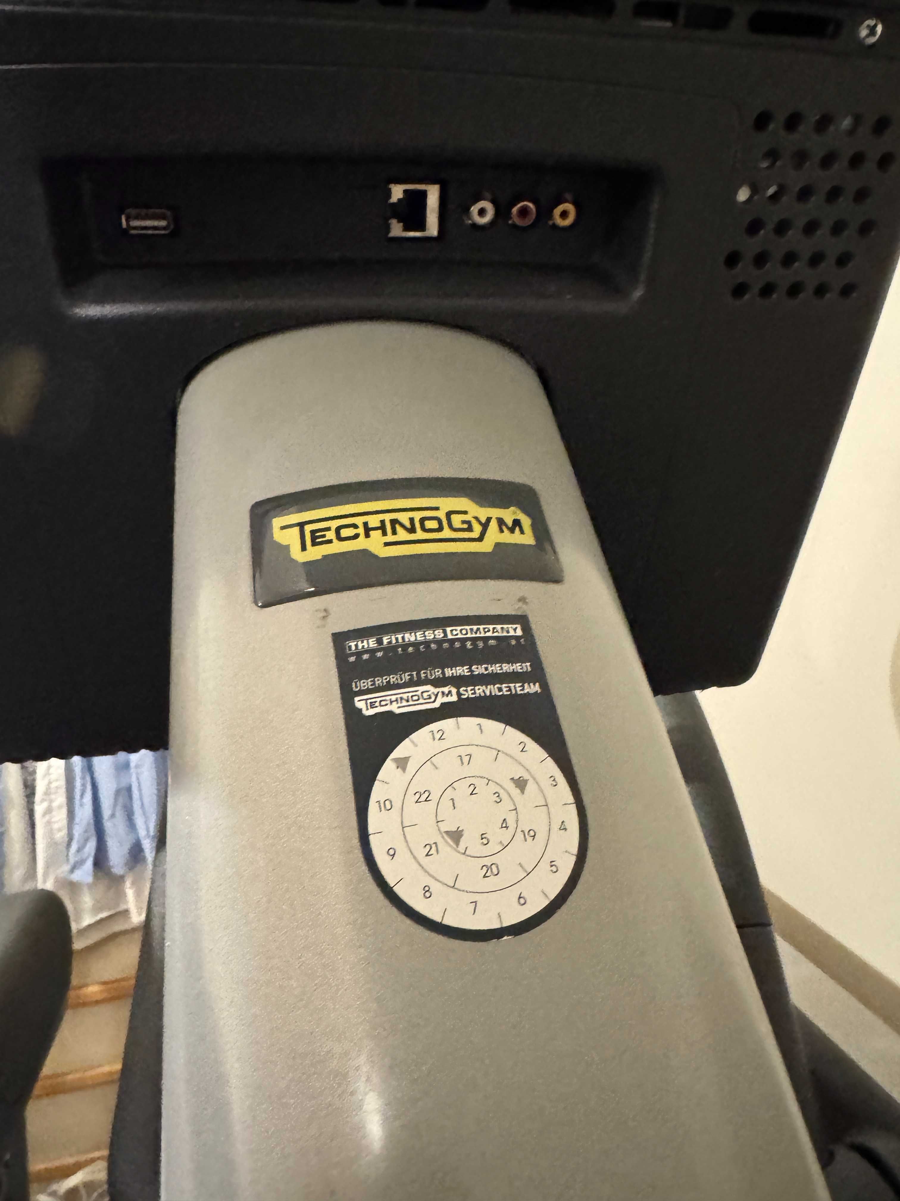 Orbiterek TechnoGym Vario 700 VISIOWEB