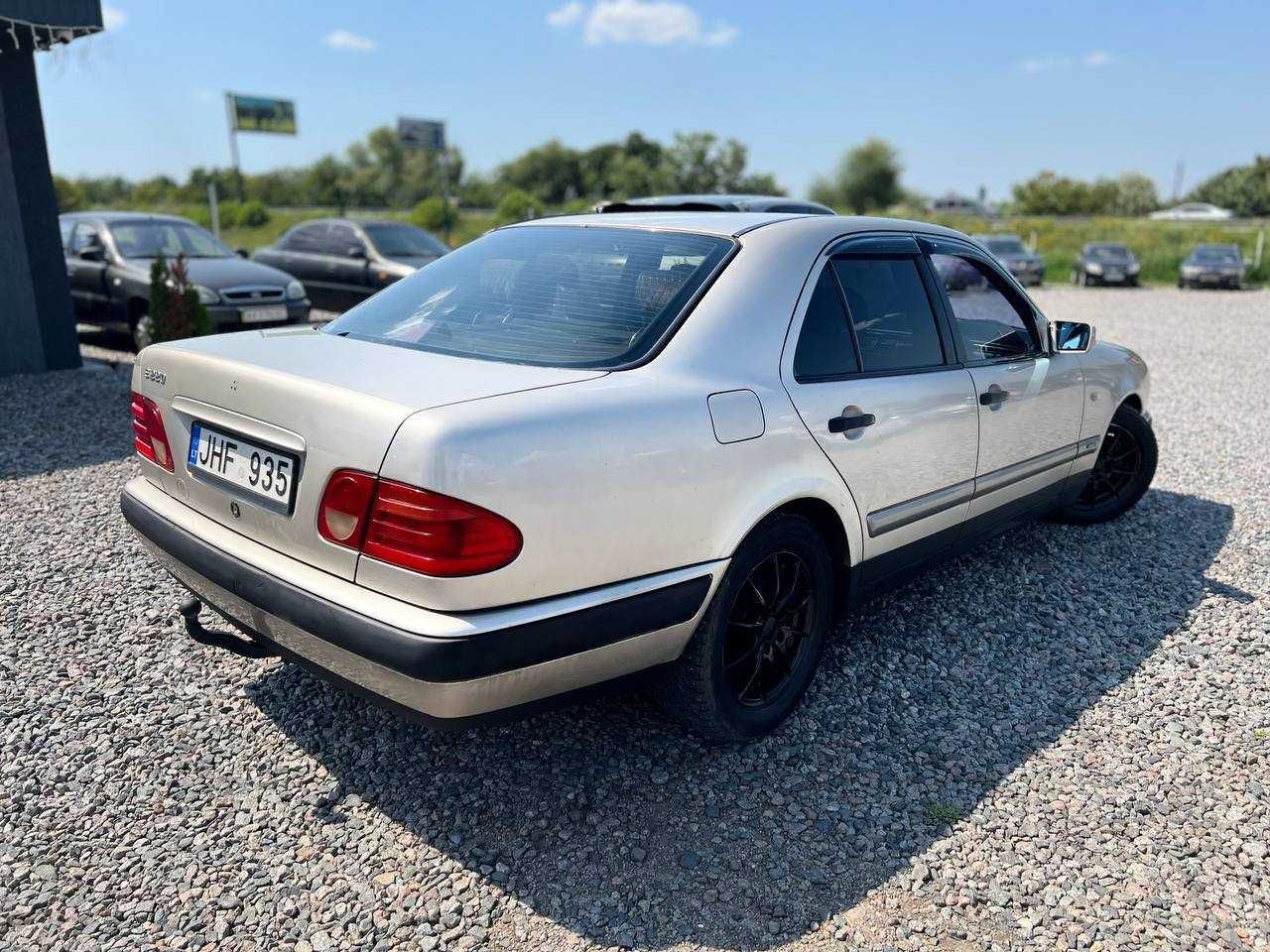 Mercedes-Benz 210 1998  2.2 дизель