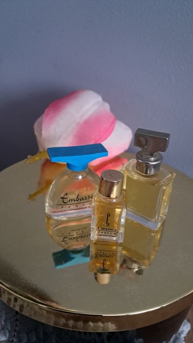 Zestaw trzech miniatur kolekcjonerskich perfum Calvin Klein i inne