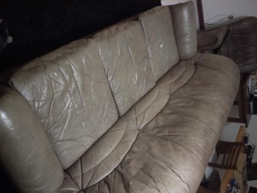 Sofá de pele ( conjunto de sofa cama grande + 3 pequenos )