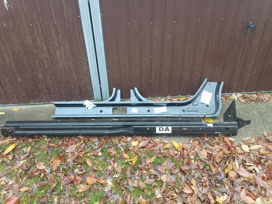 Toyota proace II 16- próg wewnętrzny prawy szyna dolna drzwi przesuwny