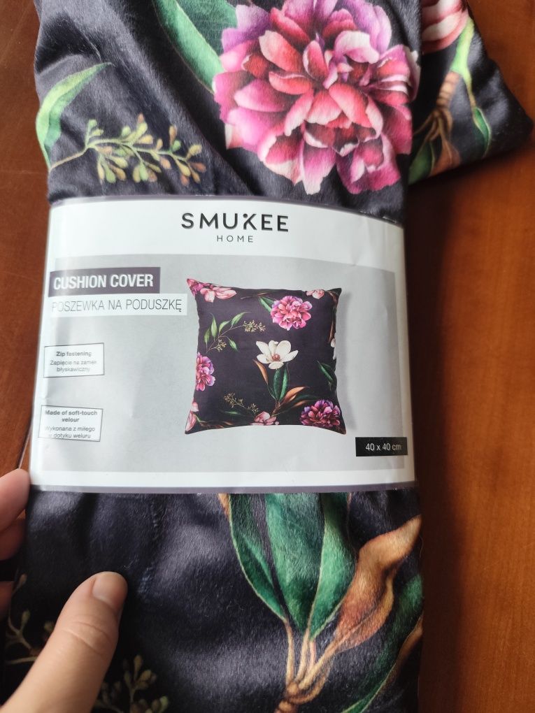Smukke komplet 2 poszewek na poduszkę welur 40x40 cm welur ciemny wzór