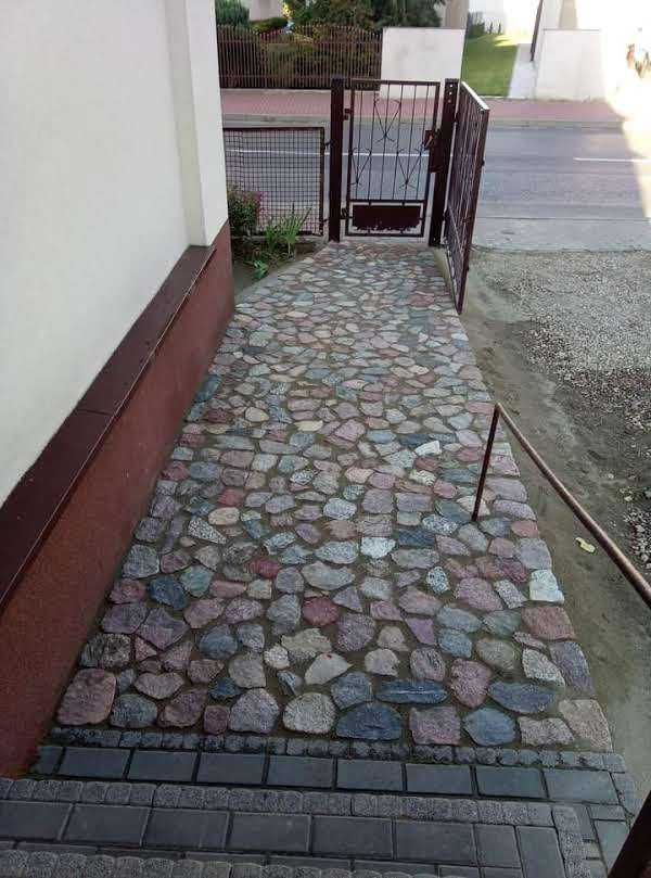 Układanie Kamienia Łupanego (Polnego) Kostki Brukowej
