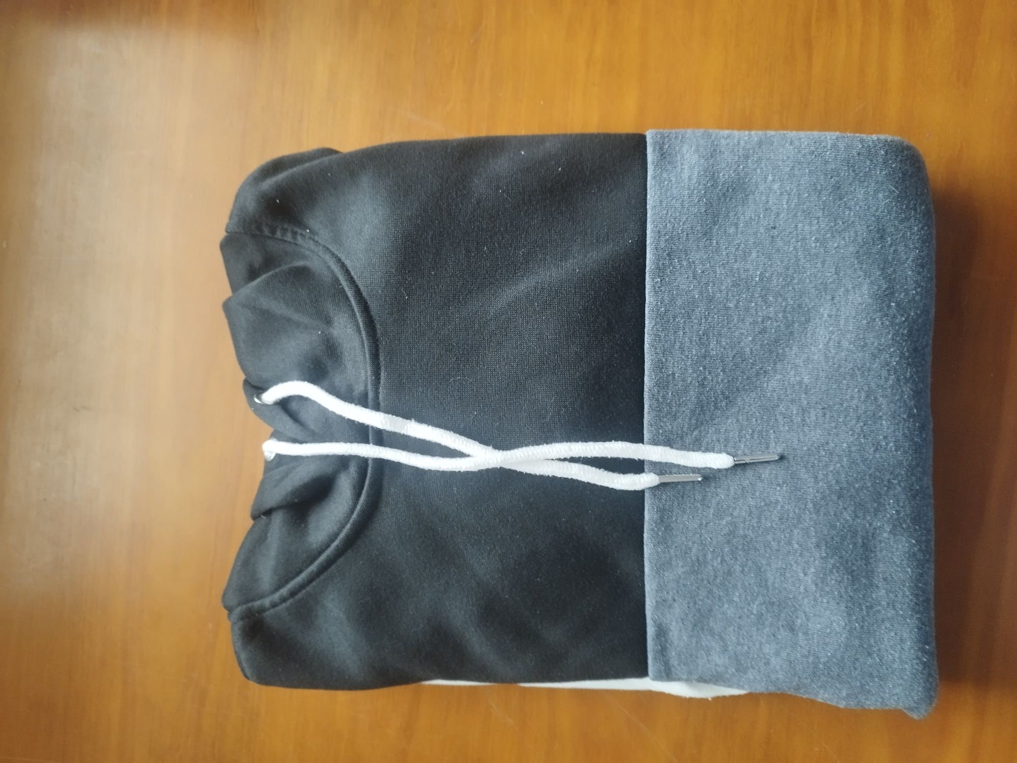 4 Camisolas com gorro