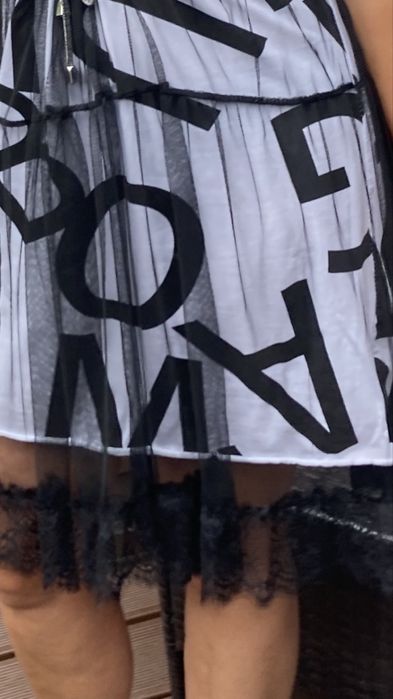 Śliczna elegancka sukienka z Włoch „z tiulem” Nowa M / L oversize