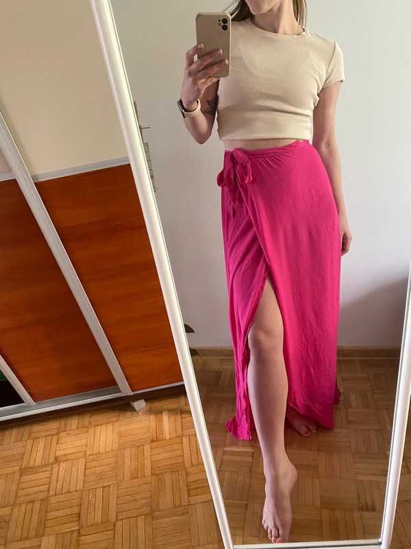 Różowa wiązana spódnica