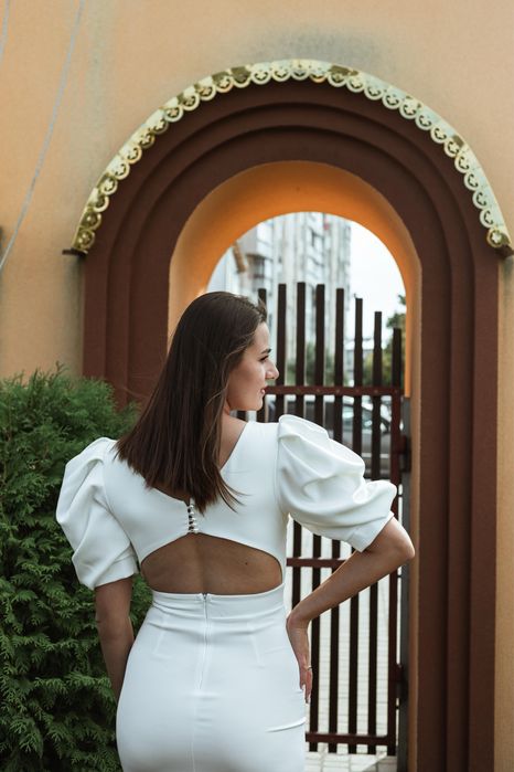 Сукня жіноча молочного кольору