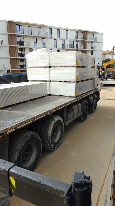 Atrativa pladur , Barramento