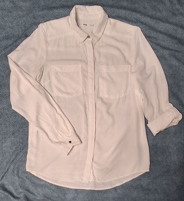 Жіноча біла сорочка