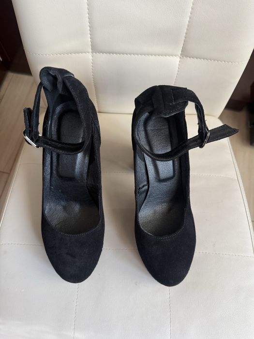 Туфли с натуральной черной замши на высоком каблуке