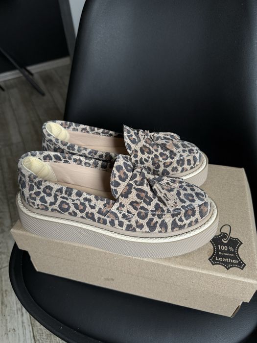 Модні леопардові сліпони