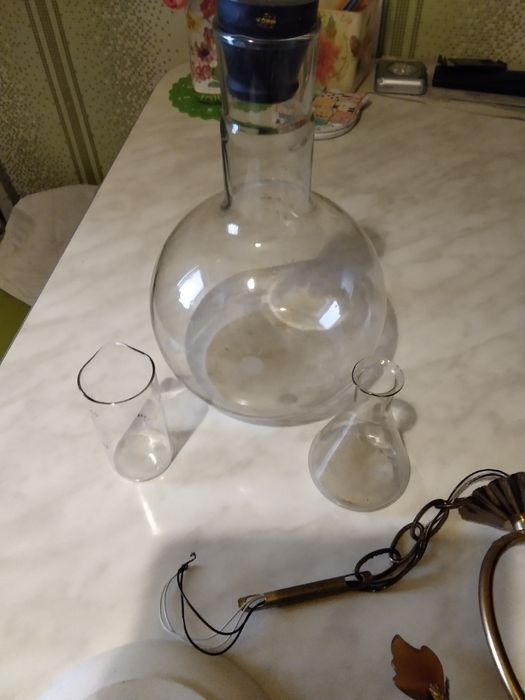 Стеклянные изделия - люстра( без плафона), колба.