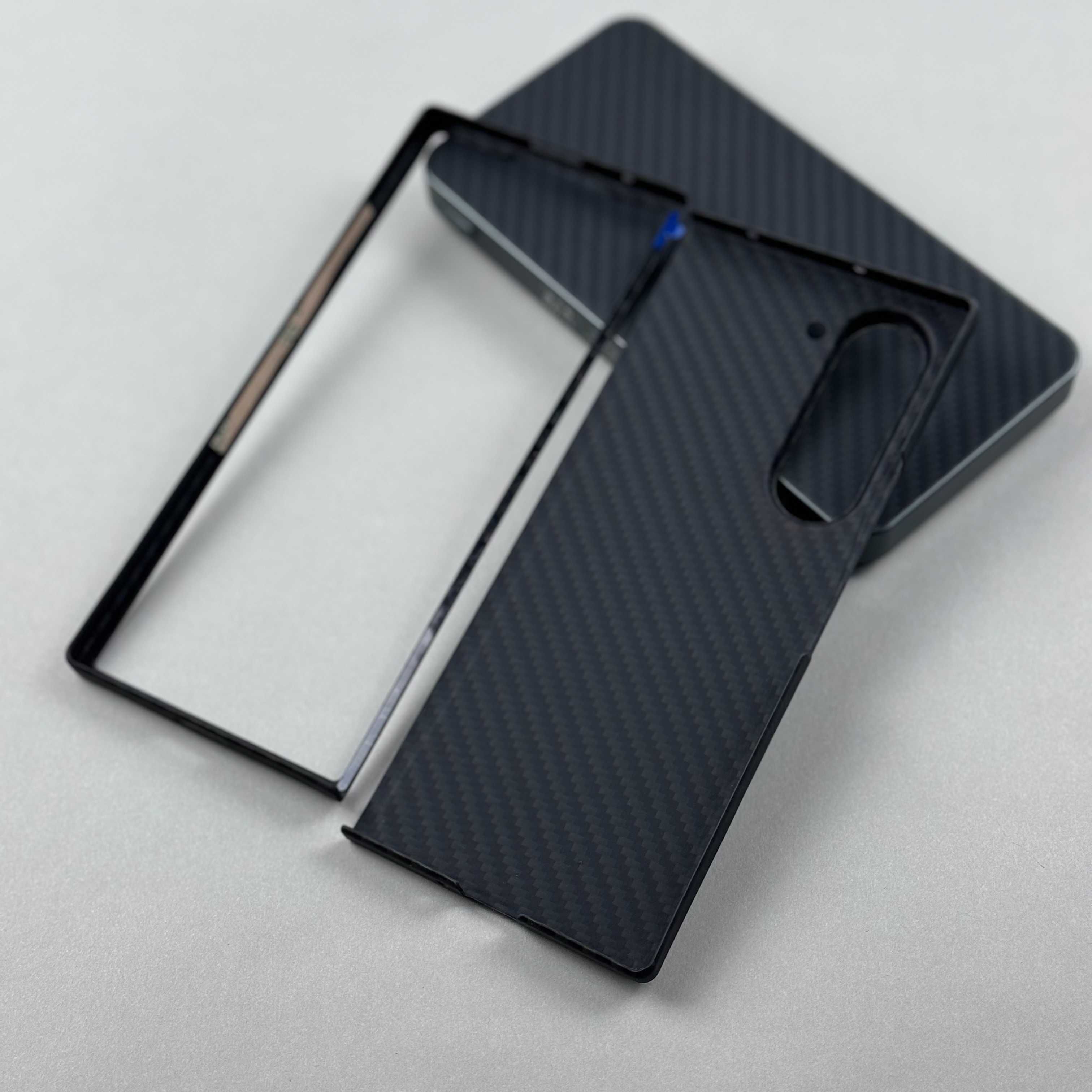 Чехол из настоящего карбона для Samsung Galaxy Z Fold 6