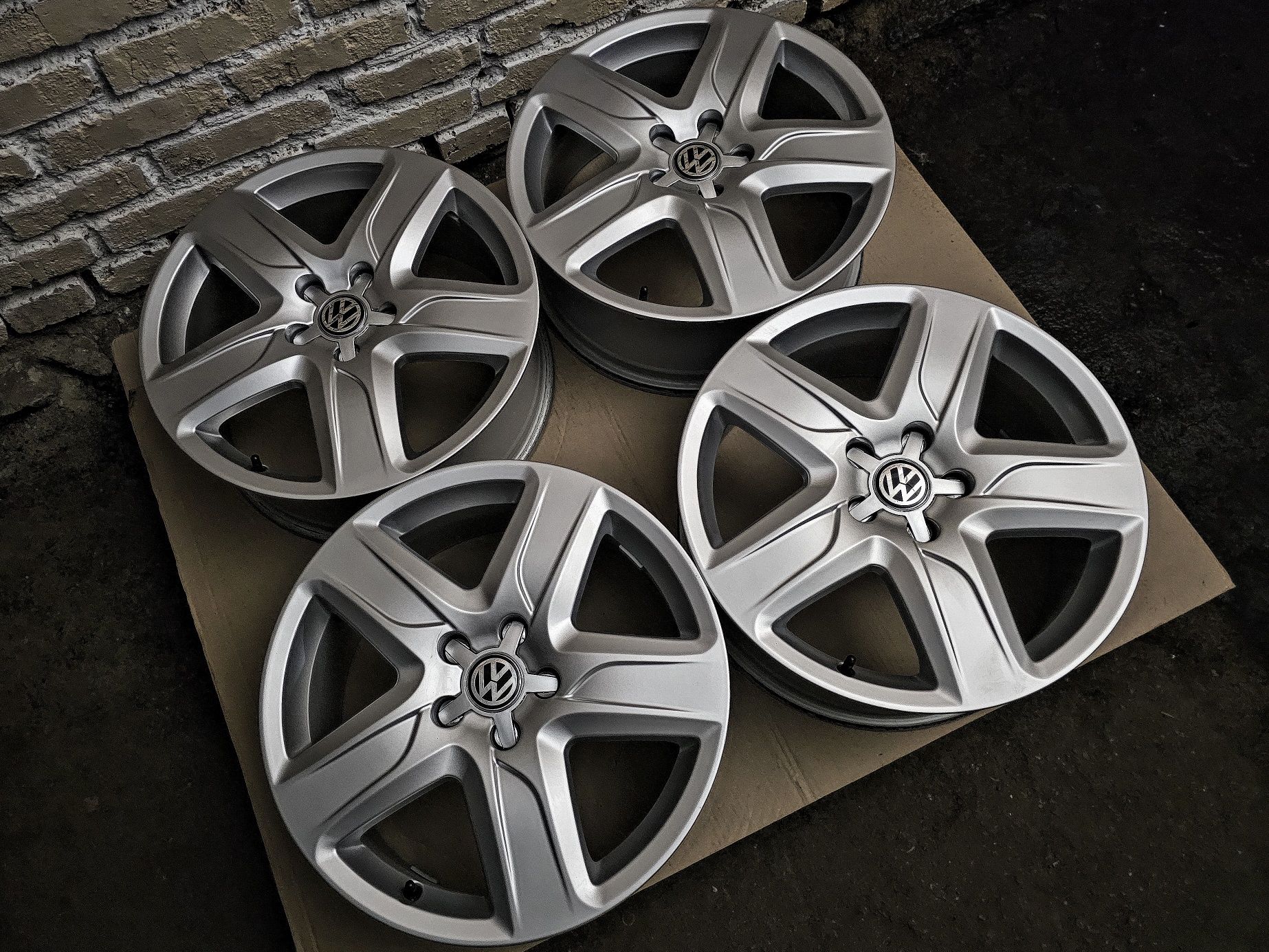 Нові R18 5x112 VW | Original | Austria | Преміум диски | Рідна фарба