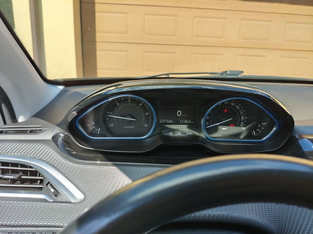 Peugeot 2008 1.6HDi 114KM Allure