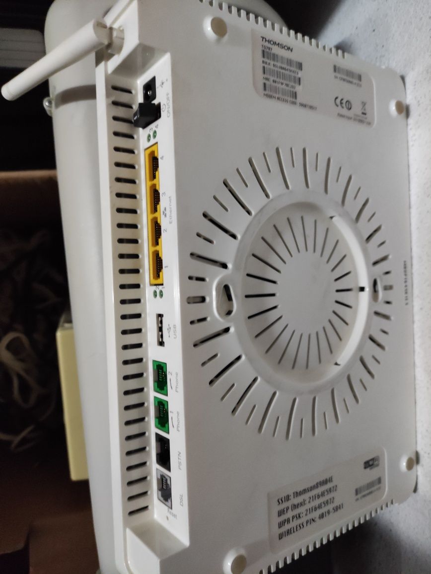 Router Tomson TG 787