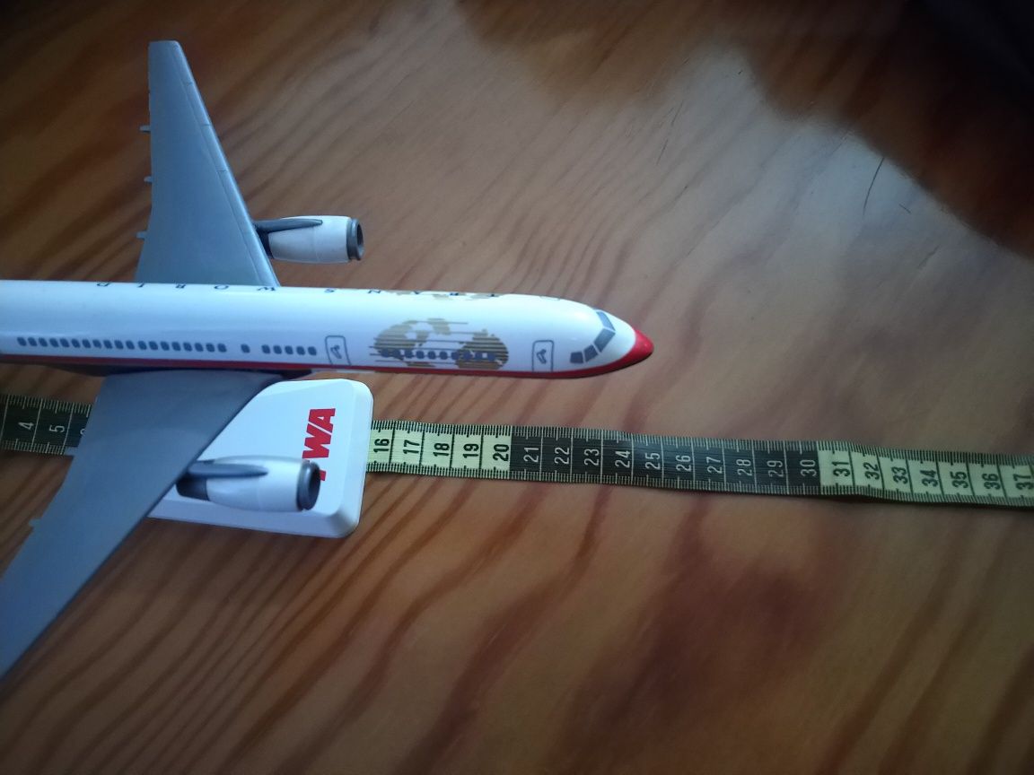 Avião TWA Boeing 757-200 miniatura escala 1/200 coleção