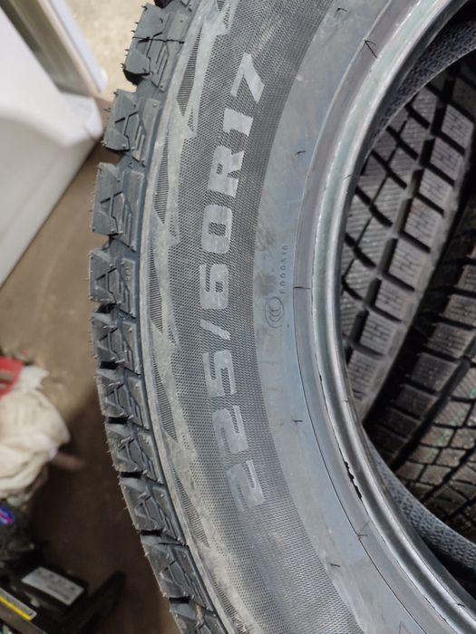 Резина зима 225.60.17 нова