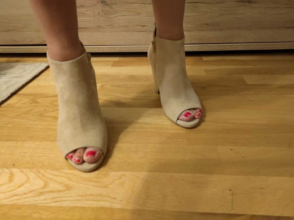 Beżowe sandały/ botki skóra