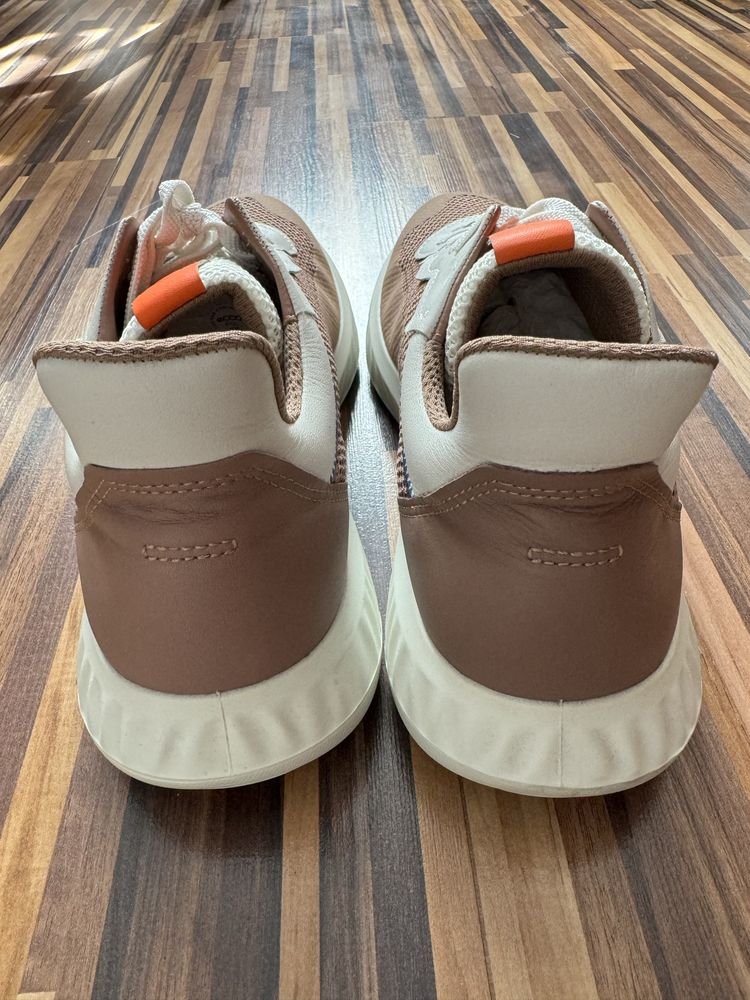 Letnie sneakersy Ecco