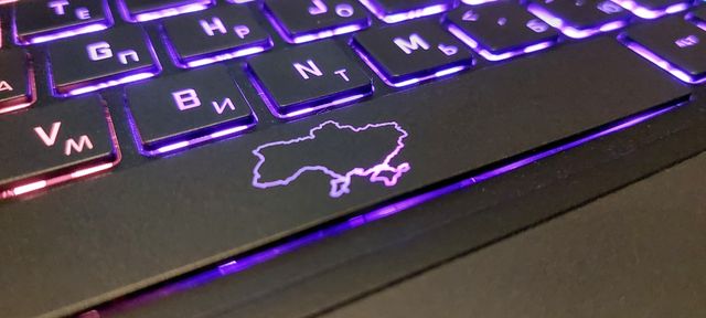 Гравіювання клавіатури ноутбука. Лазерная гравировка клавиатуры Киев.