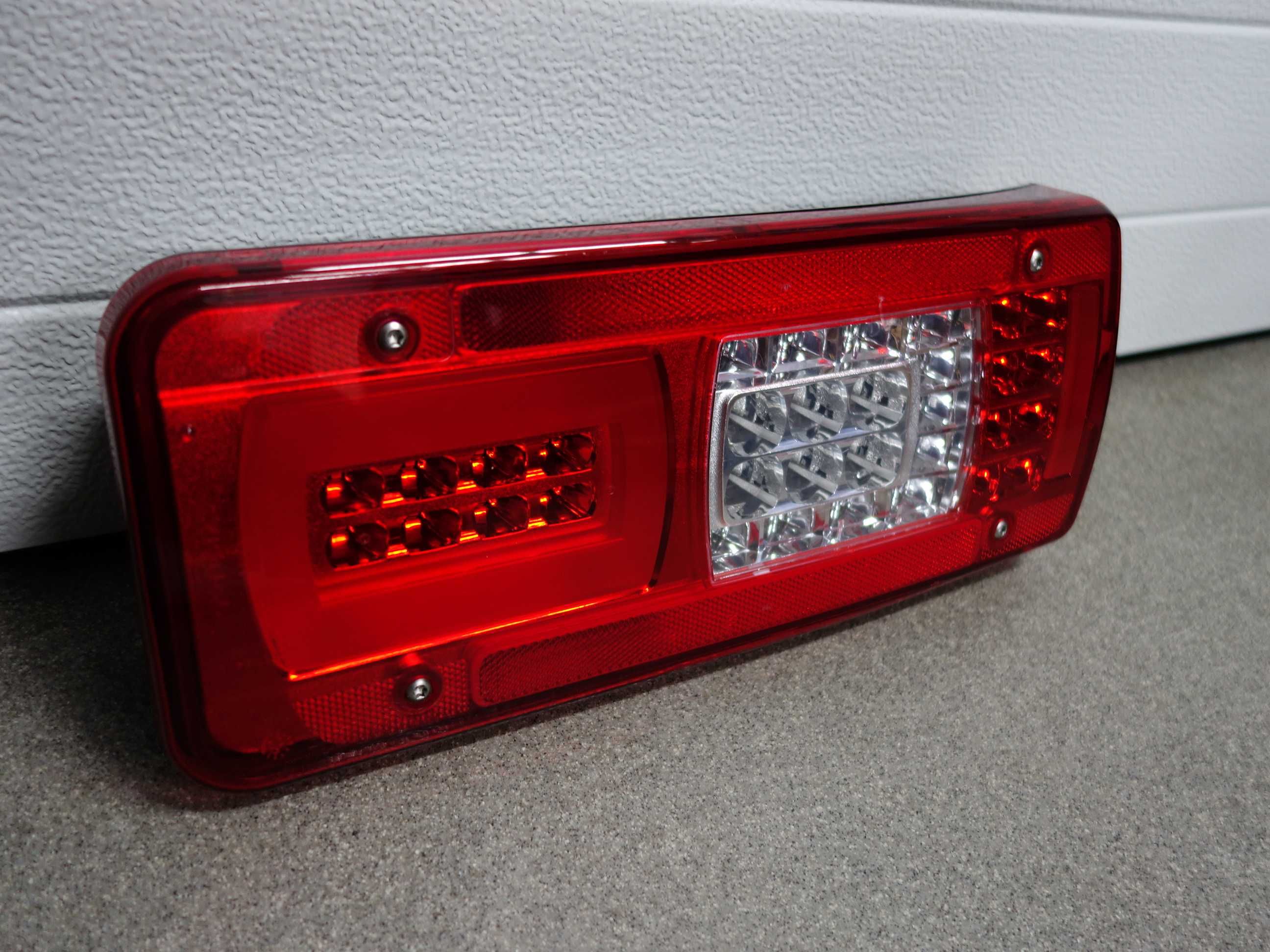 lampa tył mercedes sprinter 907 led  skrzynia rama kontener lewa prawa