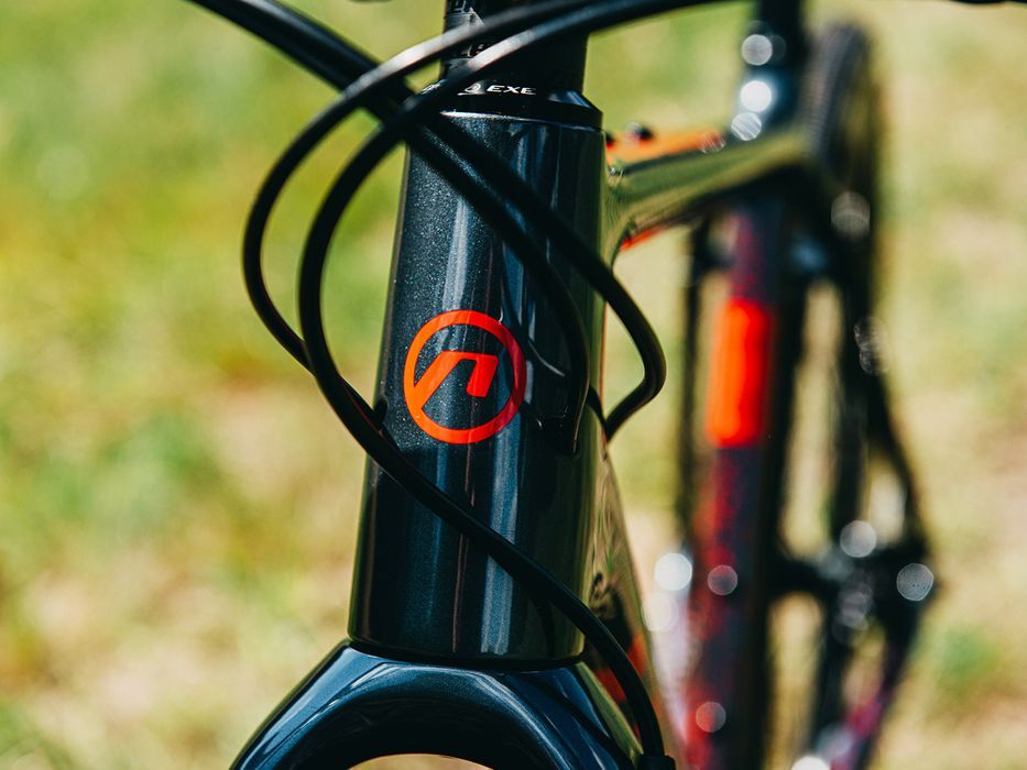 Rower gravel ACCENT FREAK CARBON GRX szaro-czerwony, rozmiary