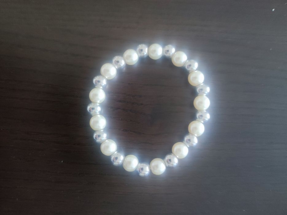 Colares e brincos em aço