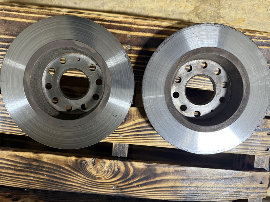 Продам гальмівні диски з колодками на Golf 7