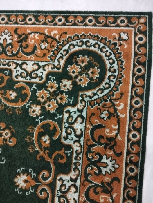 Великий килим розміром 3,35×2,45 гарної якості та в чудовому стані