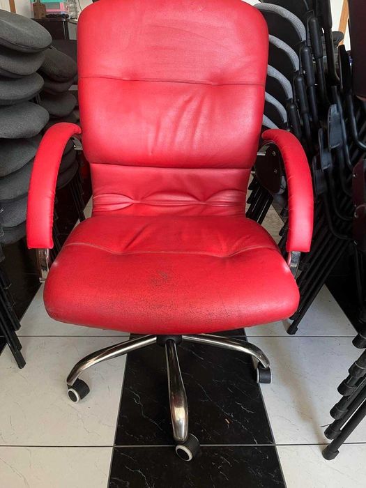 Розпродаж офісних крісел