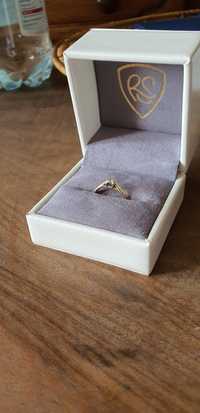 Pierścionek zaręczynowy serce, złoty z diamentem, rozmiar 11