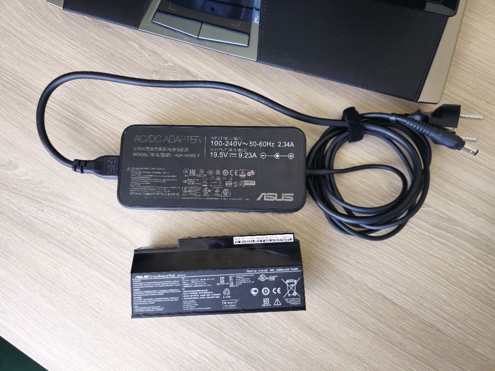 PC Portátil Asus Lamborghini VX7s