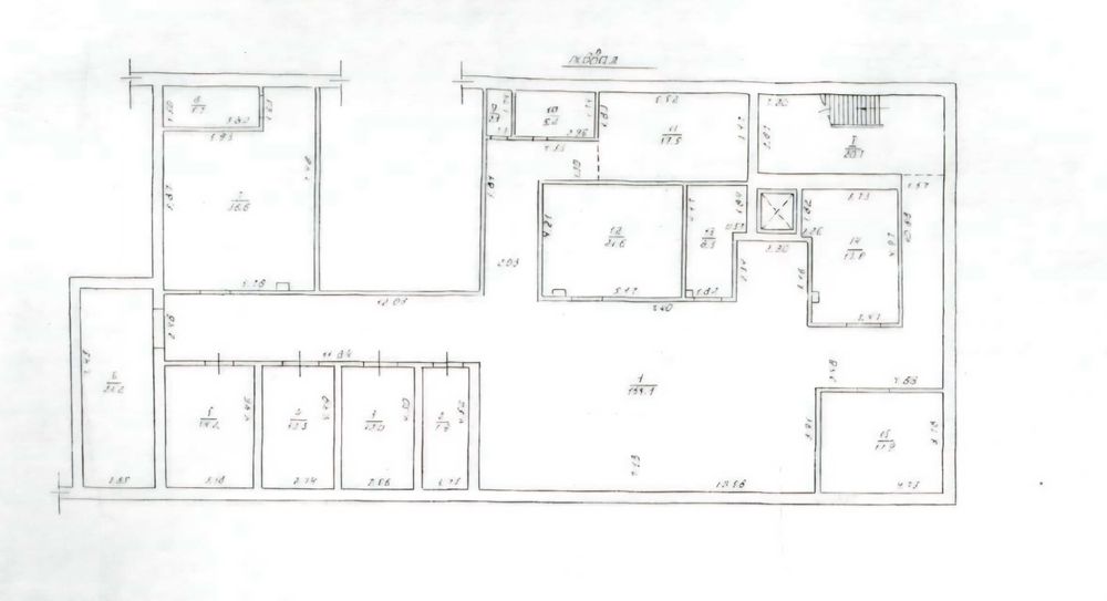 Большой супермаркет на Ак. Королева. Огромный трафик.