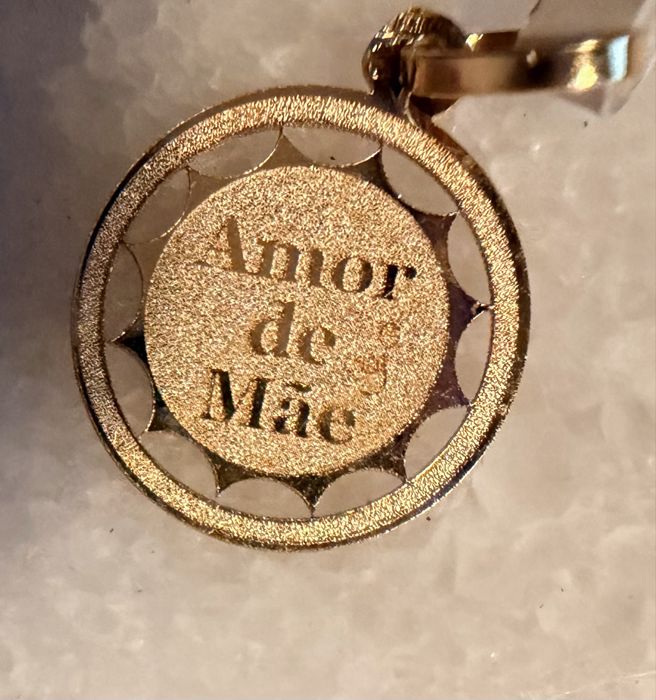 Medalha em ouro para fio