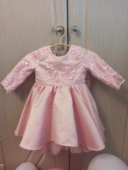 Продам сукню на рочок,платье на годик.