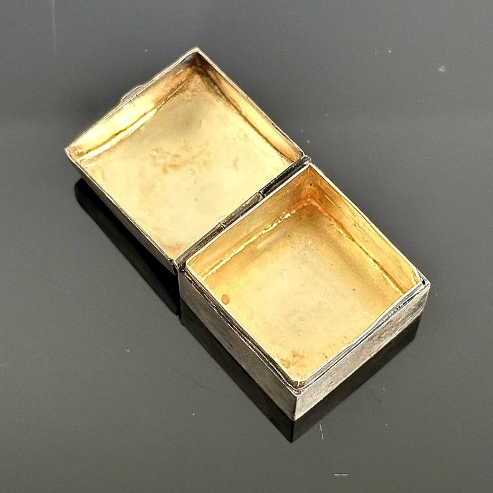 Srebrne etui na pierścionek z końcu XIX wieku z srebra próby 800