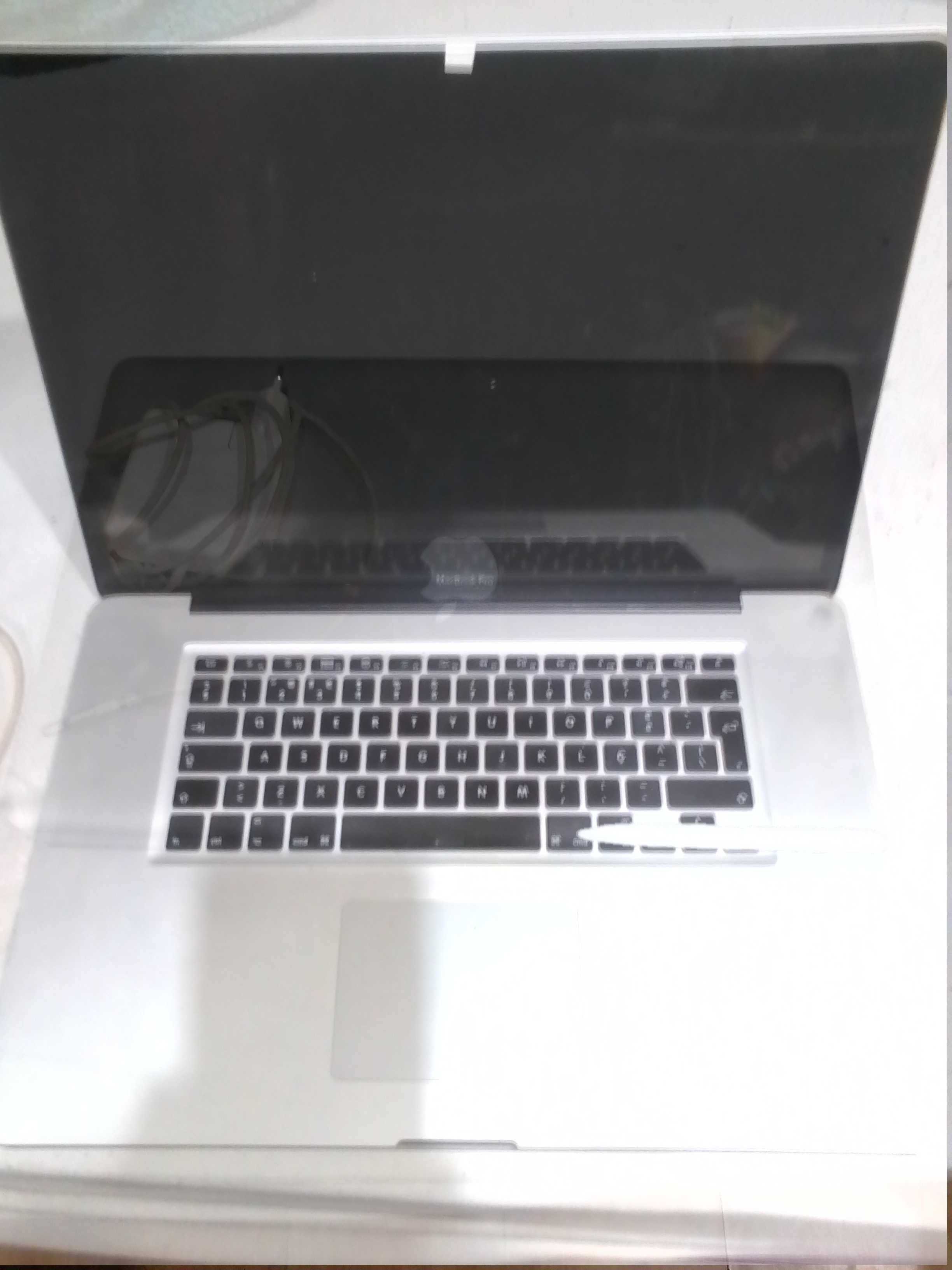 computador mac pro para peças com carregador bom de bateria