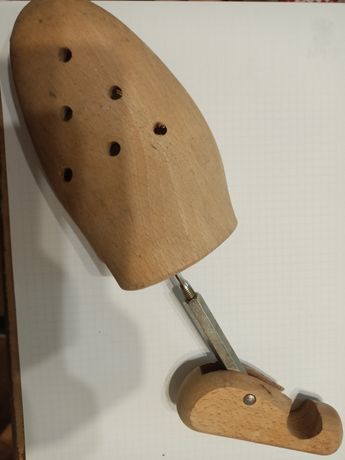 Якісні дерев'яні формотримачі для взуття Lloyd