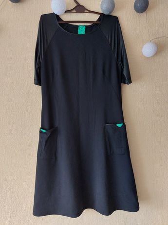 Sukienka czarna z zielonymi elementami
