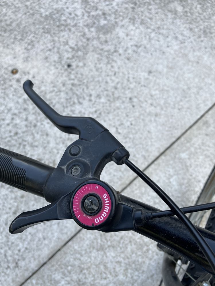 Bicicleta de roda 24 com pneus e câmaras de ar novos.