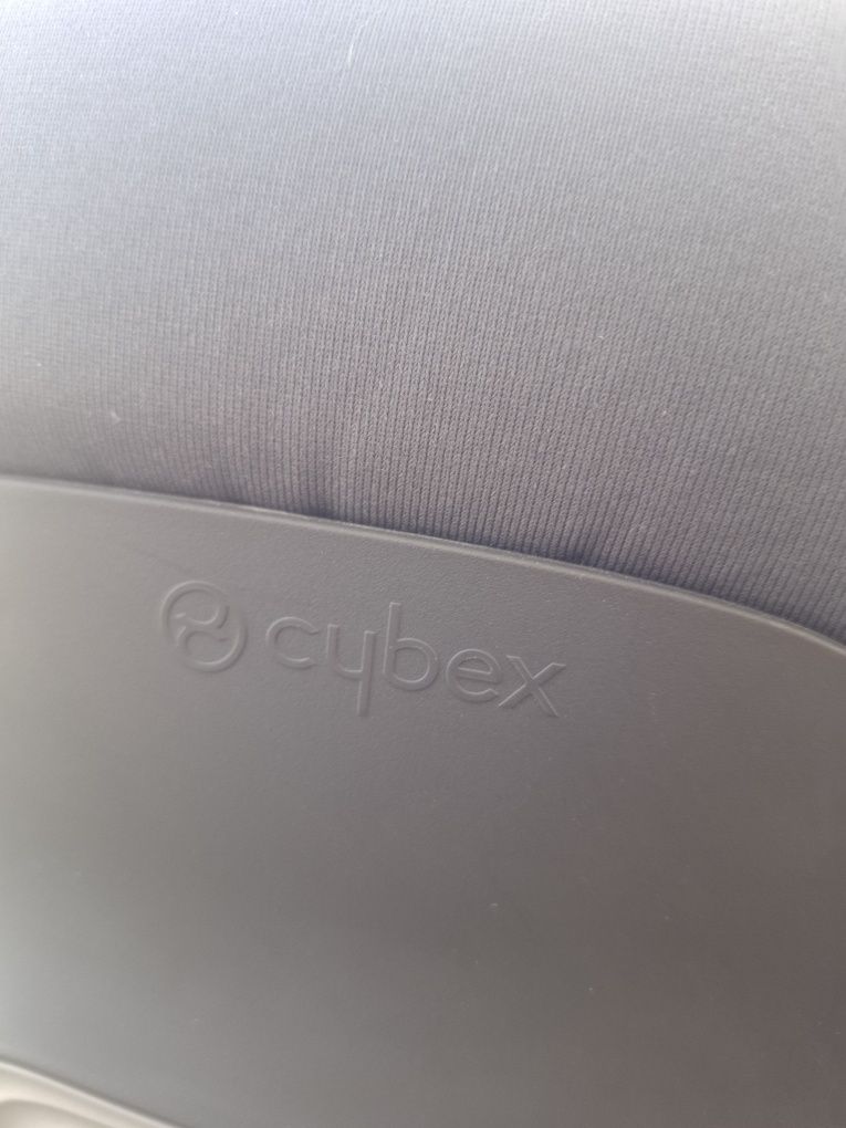 Cadeira rotativa Cybex Sirona S2.