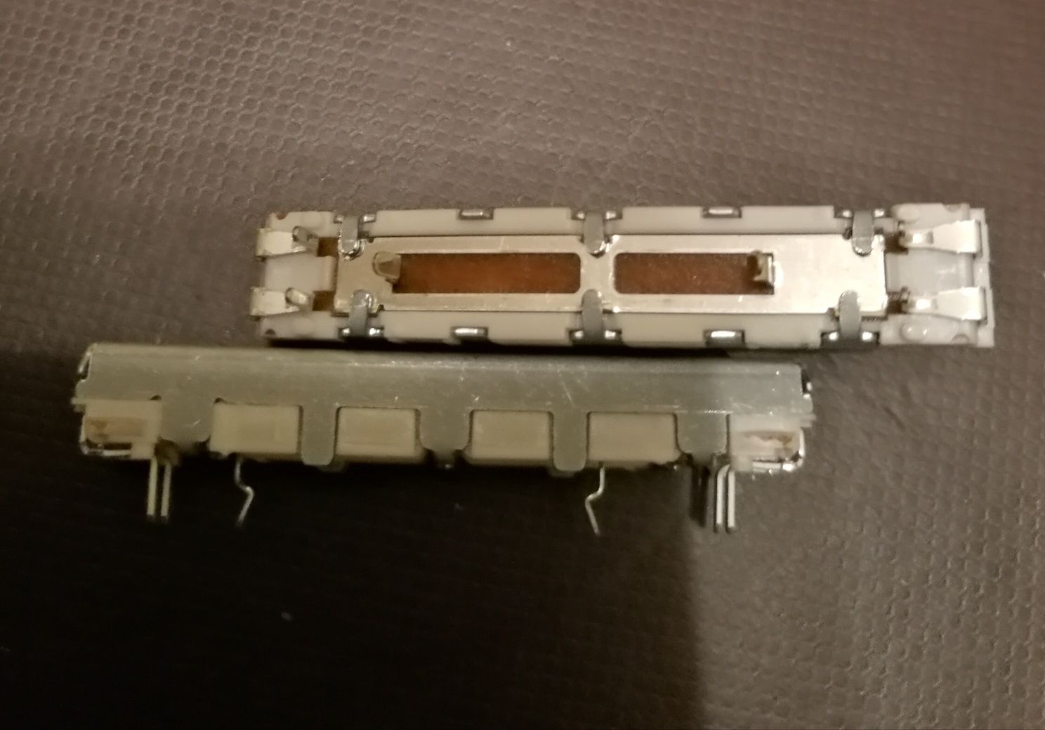 Sharp 800, Sharp 939, Sharp 940 - регуляторы громкости, новые.