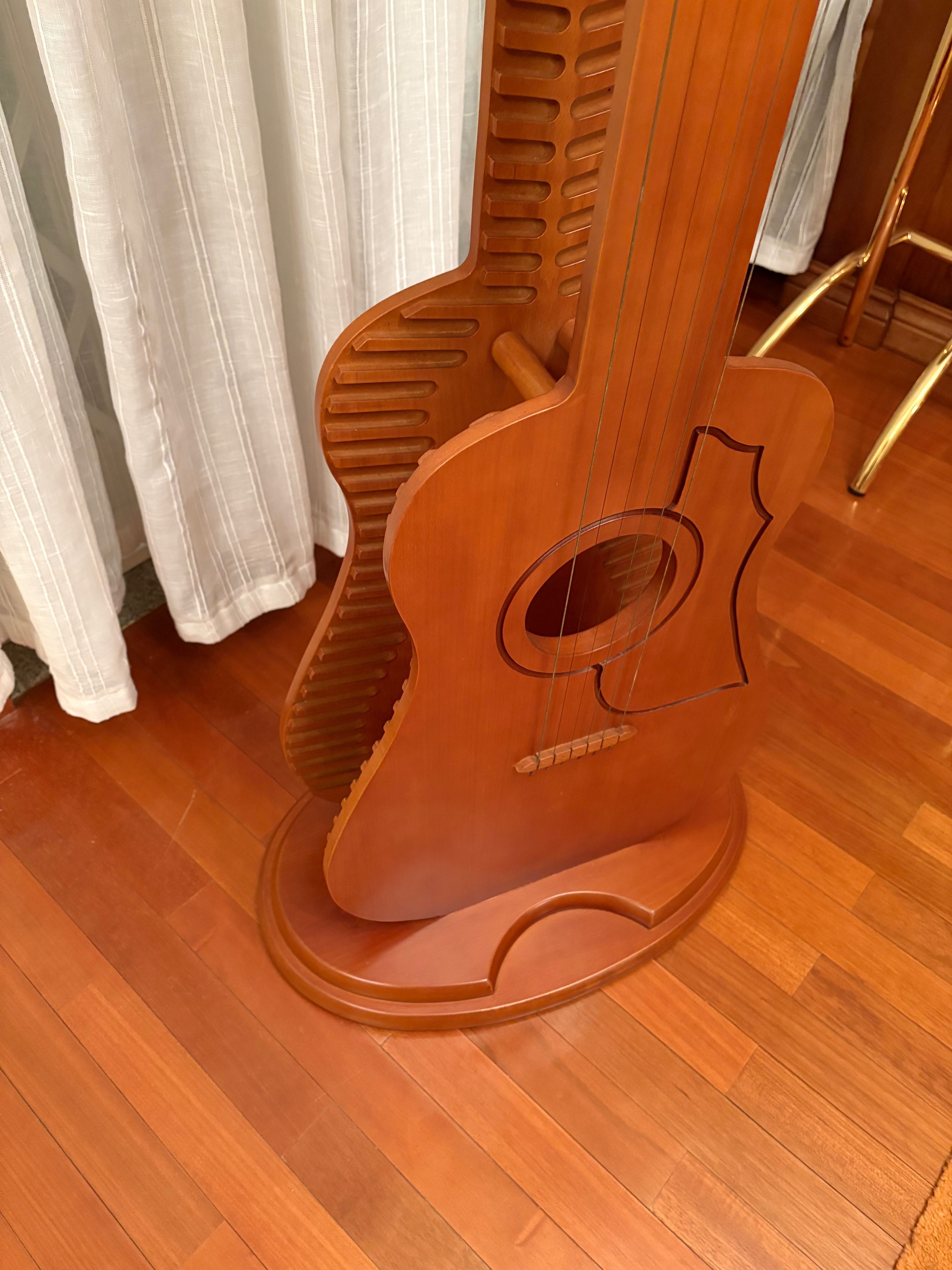Guitarra estante para CD’s