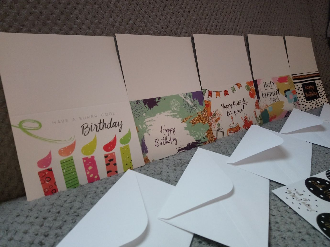 Kartki urodzinowe plus koperty plus pieczęci