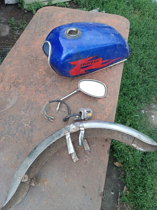 Продам бак крыло подножка зеркало на мопед