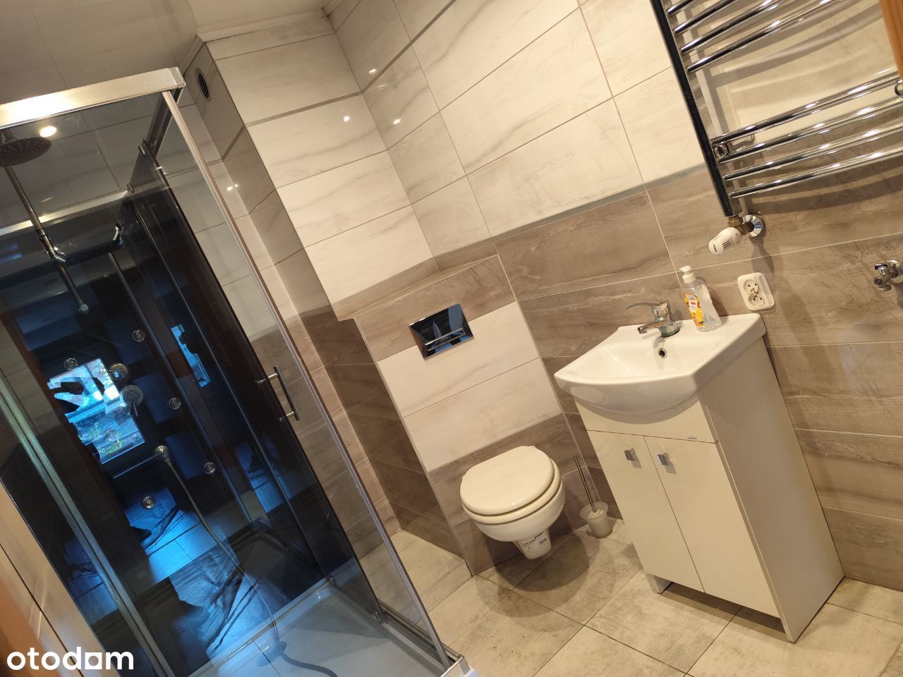 Budynek 200 m2, 25 garaży, działka 1074 m2 - BYTOM