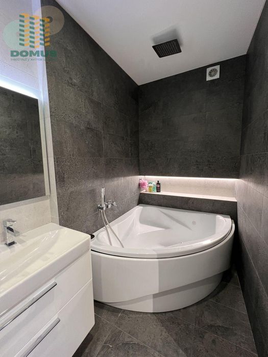 Продам! 2 комн квартира с ремонтом. ЖК Маршал Сити, Таирова