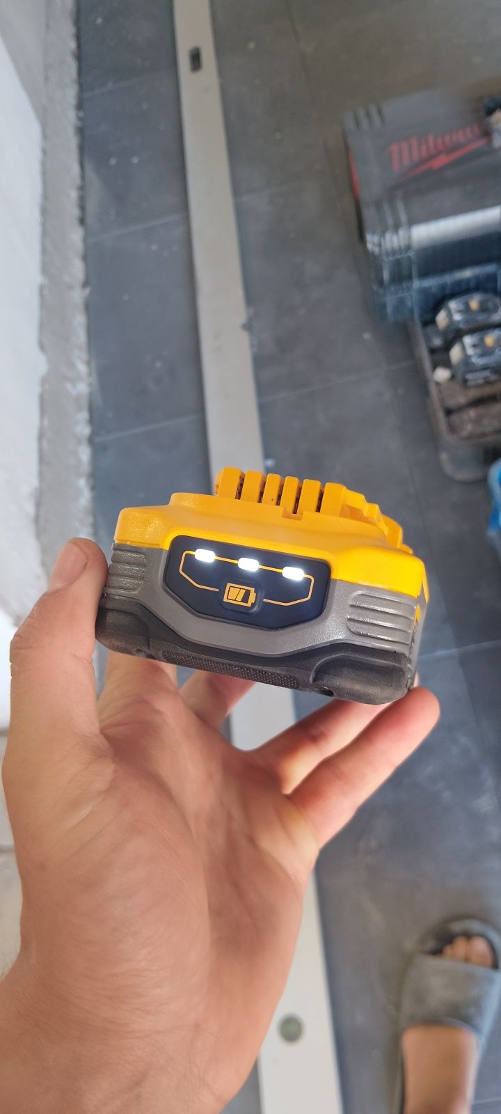 Акумулятор DeWalt power stack 5ah 24рік